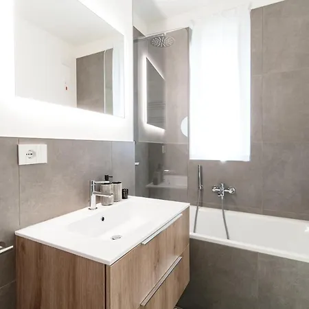 Apartment Bella Li - By Myhomeincomo *