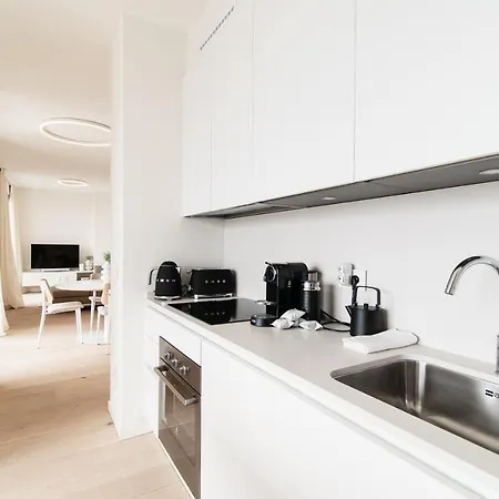 Bella Li - By Myhomeincomo