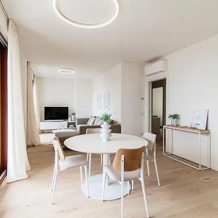 Apartment Bella Li - By Myhomeincomo *