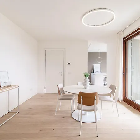 Bella Li - By Myhomeincomo Lägenhet *