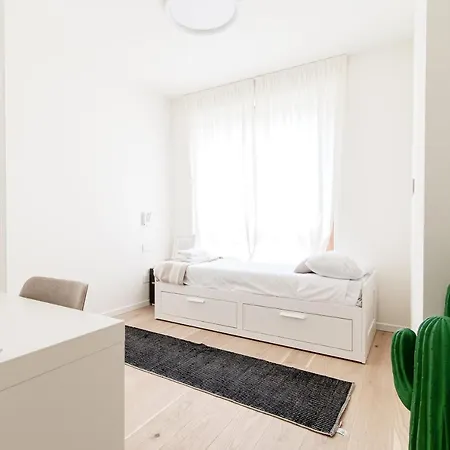 Bella Li - By Myhomeincomo Lägenhet