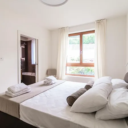 Bella Li - By Myhomeincomo Lejlighed