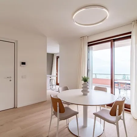 Bella Li - By Myhomeincomo